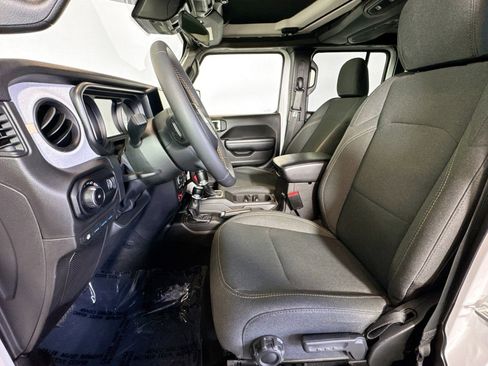 Used 2024 Jeep Wrangler Unlimited image 19