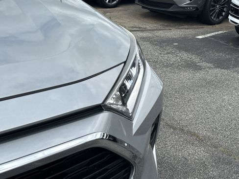 Used 2020 Toyota RAV4 XLE w/ Convenience Package FWD image 13