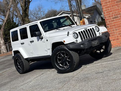 Used 2017 Jeep Wrangler Unlimited Sahara image 22