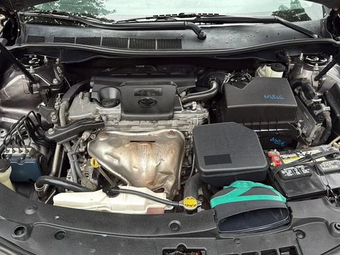 Used 2014 Toyota Camry SE w/ Moonroof Package FWD image 9