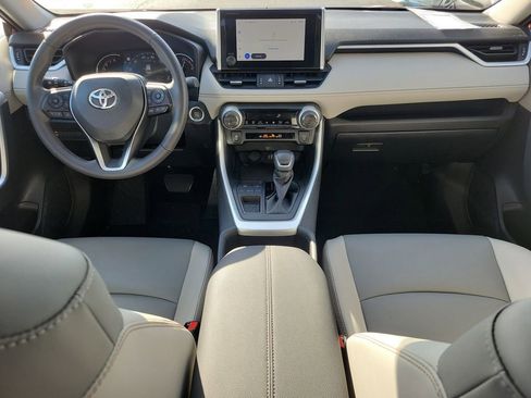 Used 2023 Toyota RAV4 XLE Premium image 12