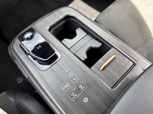 Used 2024 Nissan Ariya AWD image 30