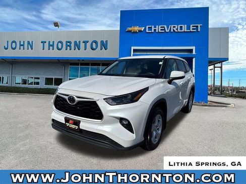 Used 2023 Toyota Highlander LE image 1