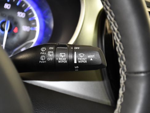 Used 2024 Chrysler Pacifica Touring-L FWD image 24