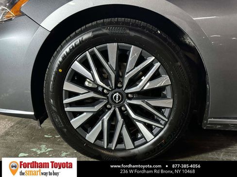 Used 2024 Nissan Altima 2.5 SV FWD image 9
