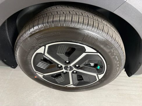 New 2026 Kia Niro EX FWD image 11