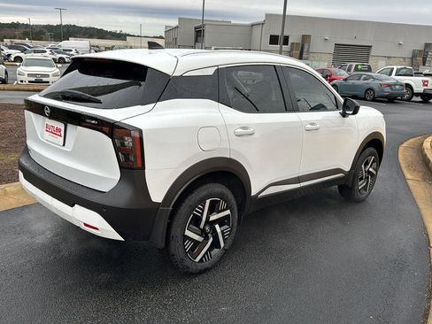 New 2026 Nissan Kicks SV w/ SV Premium Package image 5