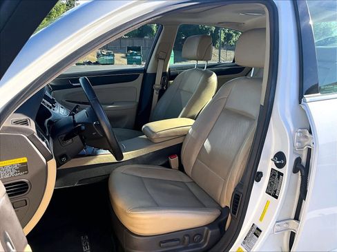 Used 2013 Hyundai Genesis 3.8 w/ Premium Pkg image 28