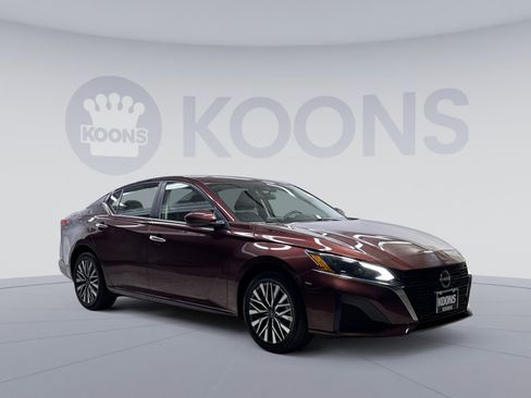 Used 2023 Nissan Altima 2.5 SV image 14