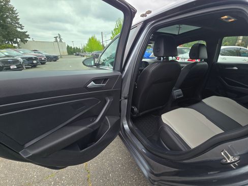 Used 2021 Volkswagen Jetta R-Line FWD image 15