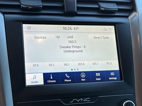 Used 2020 Ford Fusion SE image 25