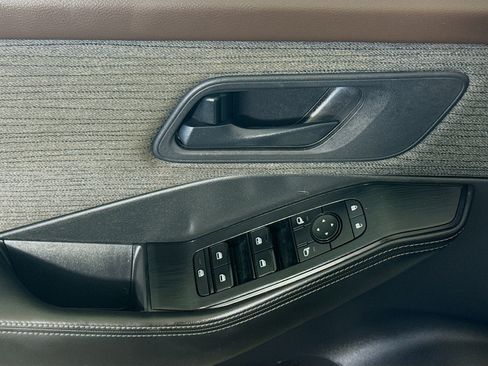 Used 2022 Nissan Rogue S image 24