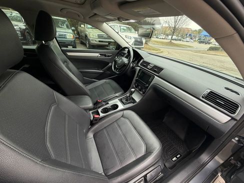 Used 2019 Volkswagen Passat 2.0T Wolfsburg image 10