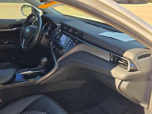 Used 2020 Toyota Camry SE image 29
