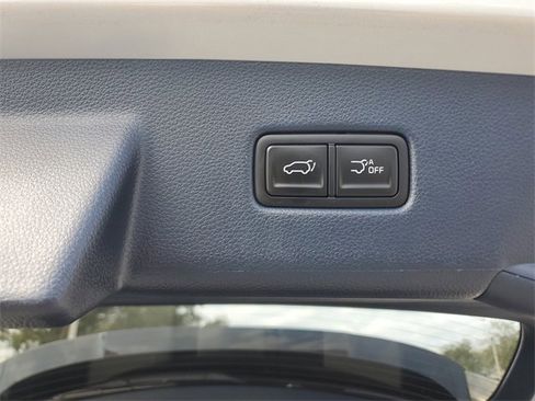 Certified 2025 Kia Carnival EX image 7