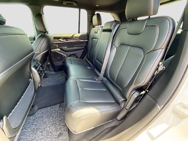 New 2026 Jeep Grand Cherokee Limited AWD/4WD image 18