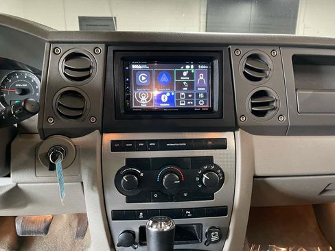 Used 2007 Jeep Commander Sport AWD/4WD image 16