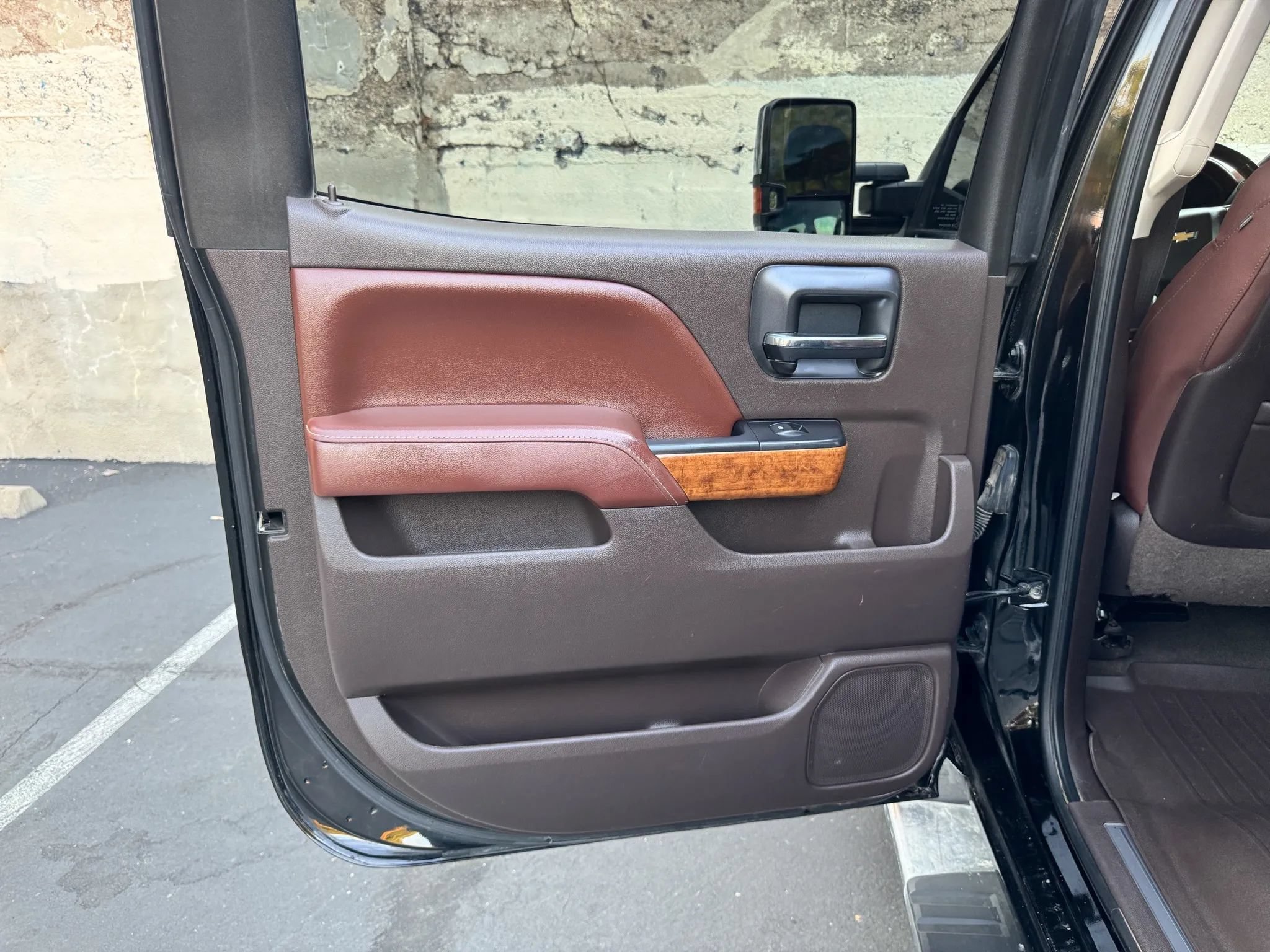 Used 2015 Chevrolet Silverado 2500 High Country w/ Duramax Plus Package AWD/4WD image 21