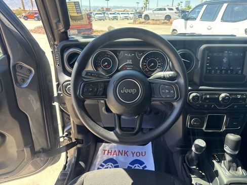Certified 2022 Jeep Gladiator Sport AWD/4WD image 15