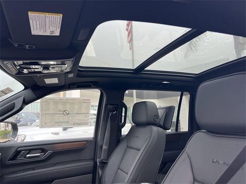 New 2026 GMC Yukon XL Denali w/ Denali Reserve Package image 26