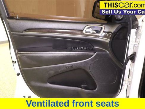 Used 2017 Jeep Grand Cherokee Overland image 32