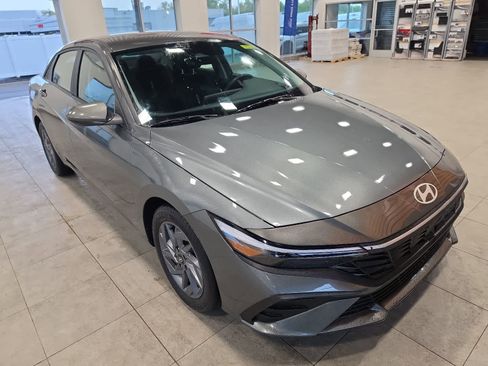 Used 2024 Hyundai Elantra SEL FWD image 5