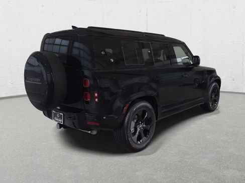 Used 2025 Land Rover Defender 110 X-Dynamic SE image 5