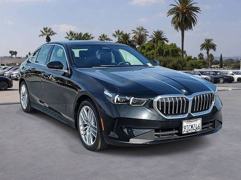 Used 2025 BMW 530i RWD image 3