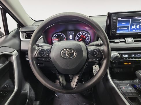 Used 2022 Toyota RAV4 LE AWD/4WD image 12