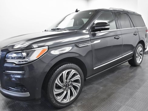Used 2023 Lincoln Navigator Reserve image 3