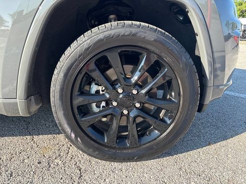 Used 2021 Jeep Grand Cherokee Laredo X AWD/4WD image 10