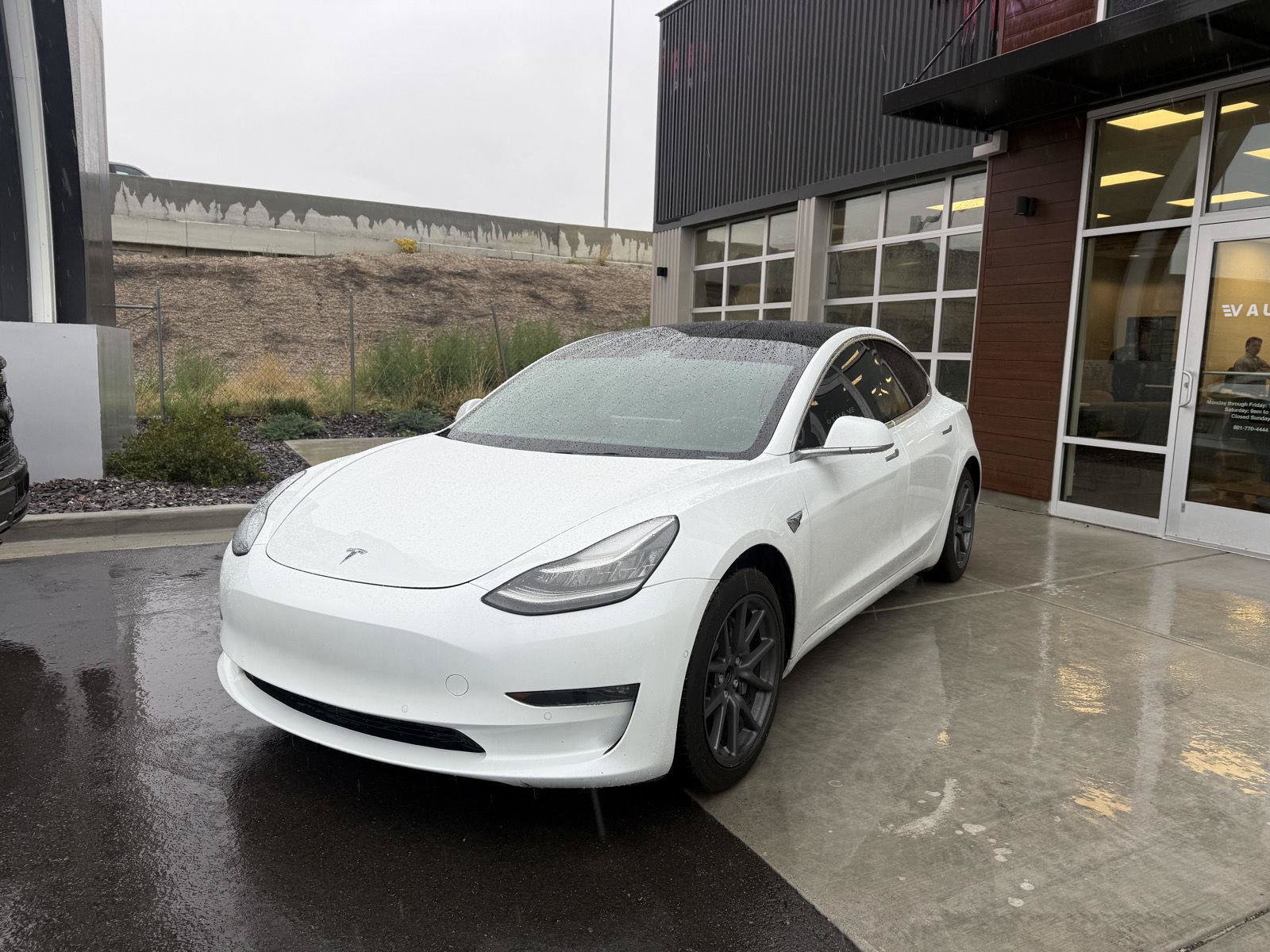 Used 2018 Tesla Model 3 Long Range RWD image 4