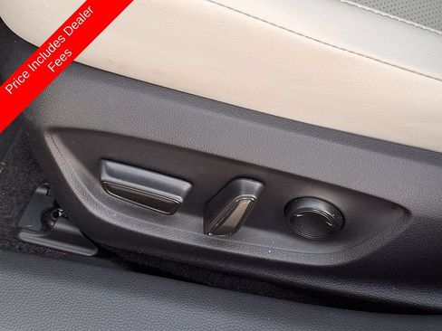 Used 2023 Toyota Prius XLE FWD image 25