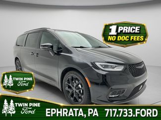 Used 2025 Chrysler Pacifica Limited FWD video 1