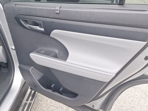 Used 2024 Toyota Highlander XLE image 23