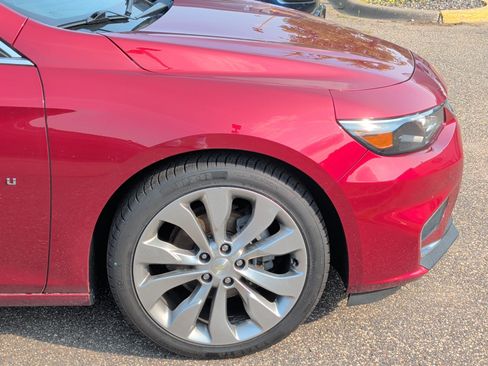 Used 2018 Chevrolet Malibu Premier w/ Premier Sun and Wheel Package FWD image 8