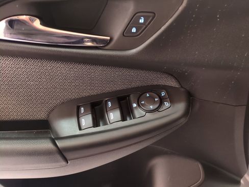 Used 2025 Chevrolet TrailBlazer LS w/ LS Convenience Package image 17