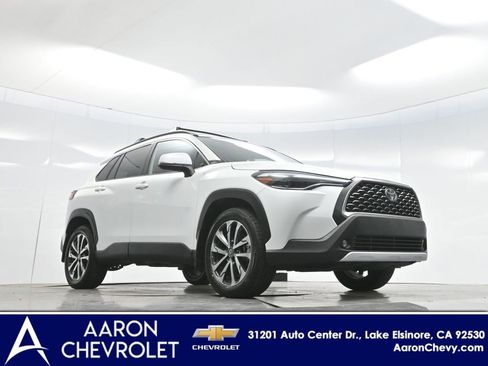 Used 2023 Toyota Corolla Cross XLE w/ Convenience Package FWD image 2