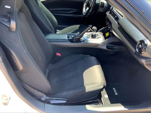 Used 2021 MAZDA MX-5 Miata Club RWD image 8
