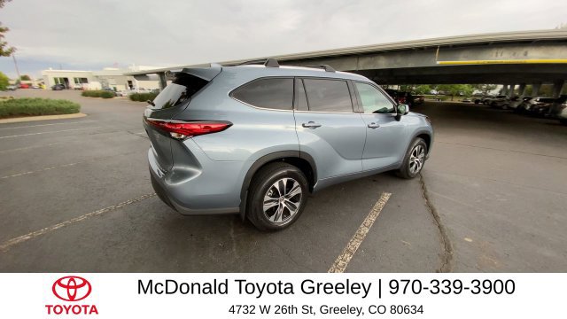 Used 2022 Toyota Highlander XLE AWD/4WD image 7