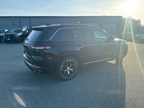Used 2023 Jeep Grand Cherokee Summit AWD/4WD image 6