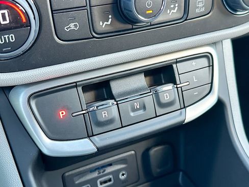 New 2024 GMC Terrain SLT w/ Tech Package FWD image 22