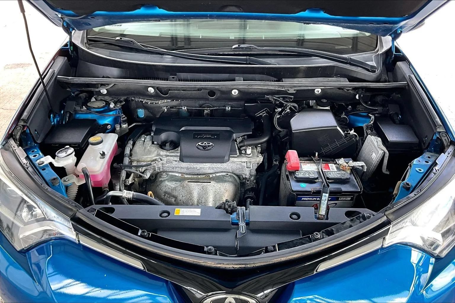 Used 2018 Toyota RAV4 LE w/ All Weather Liner Package FWD image 26