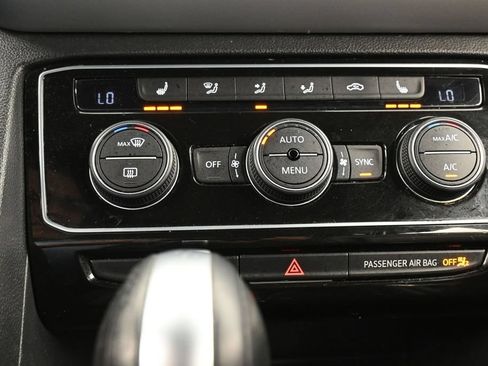 Used 2022 Volkswagen Atlas Cross Sport SE FWD image 27
