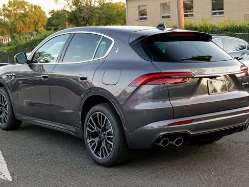 New 2025 Maserati Grecale GT image 5