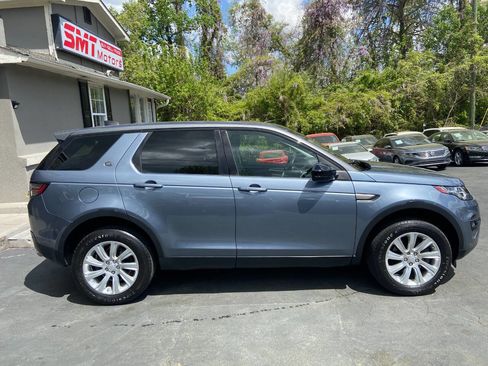 Used 2018 Land Rover Discovery Sport SE image 5
