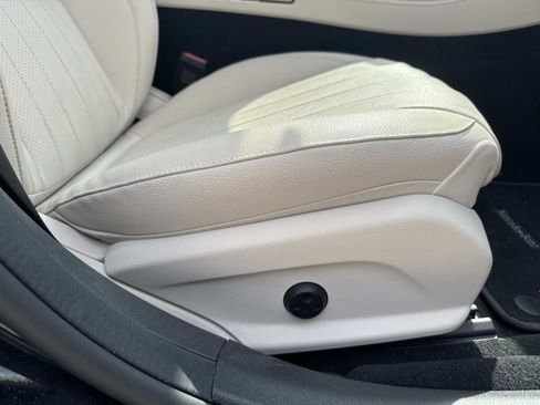 Used 2022 Mercedes-Benz E 350 Sedan image 13