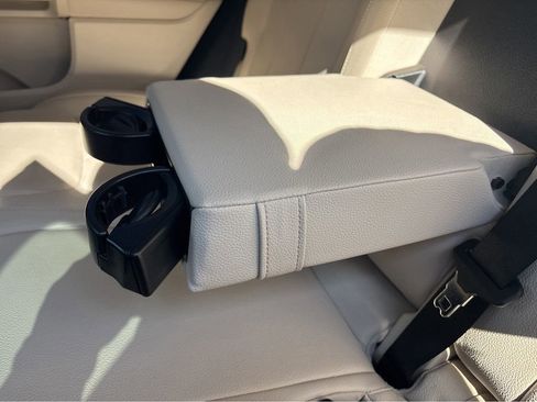 Used 2021 Mercedes-Benz GLB 250 4MATIC image 17