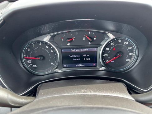 Used 2022 Chevrolet Equinox RS w/ Infotainment Package FWD image 18