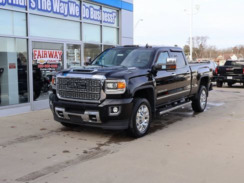 Used 2018 GMC Sierra 2500 Denali w/ Duramax Plus Package image 5